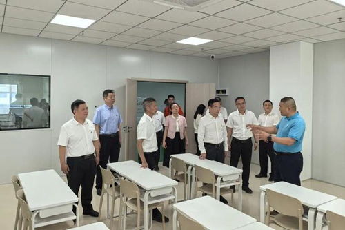 產教融合賦能智能制造 電子信息產業學院‘廠中?！浇遗? class=